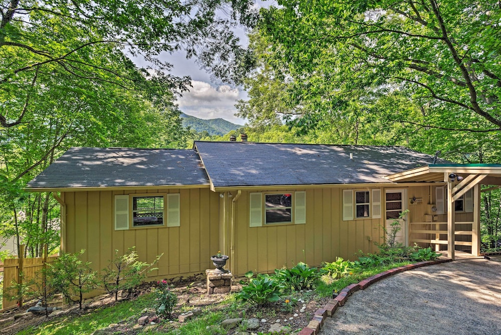 Mountain-View Maggie Valley House w/ Spacious Deck