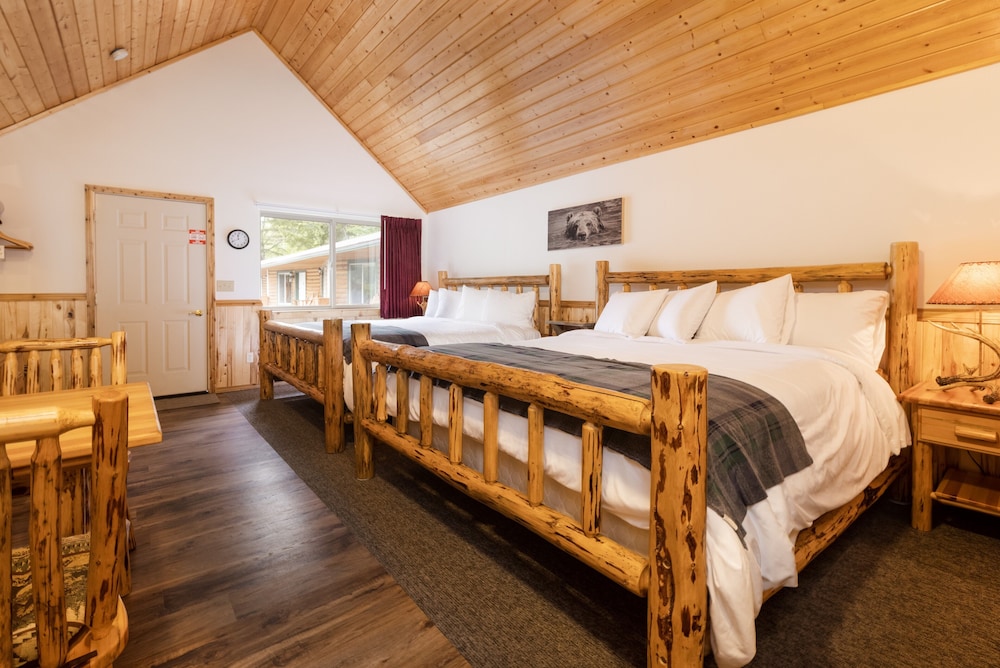 Convienent and Affordable West Glacier Lodging - Beargrass Lodging #12
