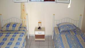 2 bedrooms, iron/ironing board, free WiFi