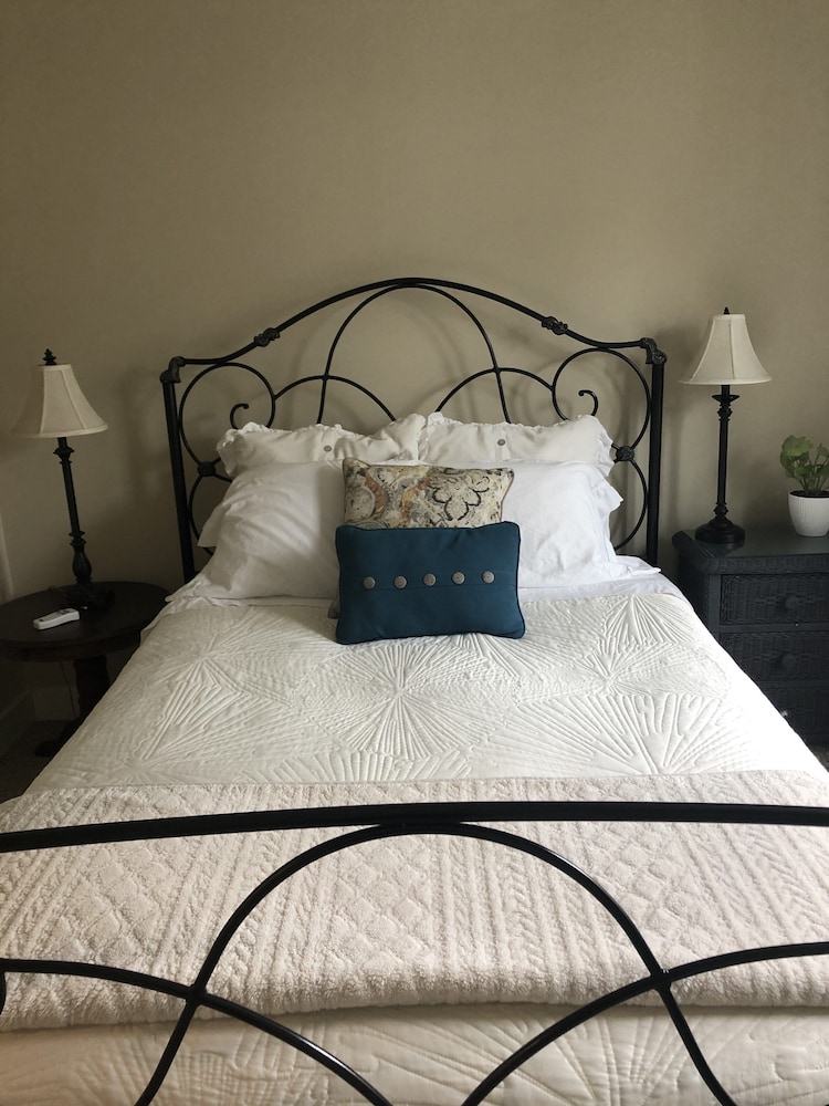 BEST CONDO IN GRAND HAVEN.  2+ Bedrooms, Pool, Lake Views, Downtown!