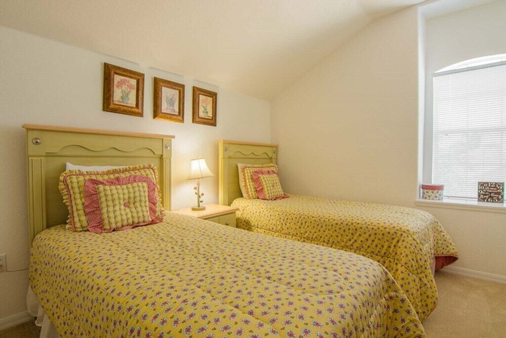 Premier Marbella North 4 Bedroom Home by Redawning, Davenport Room