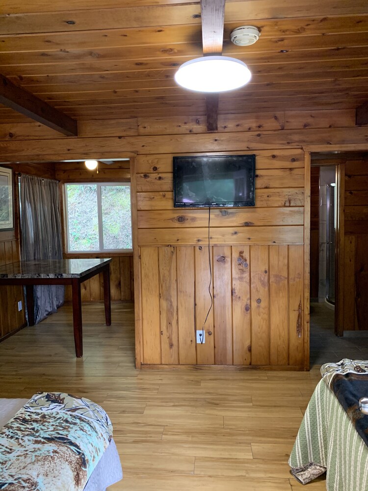 Beautiful Rollins Lake Inn - Studio Cabin #6