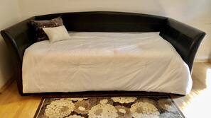 2 bedrooms, WiFi, linens