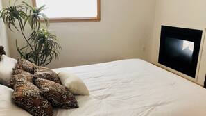 2 bedrooms, WiFi, linens