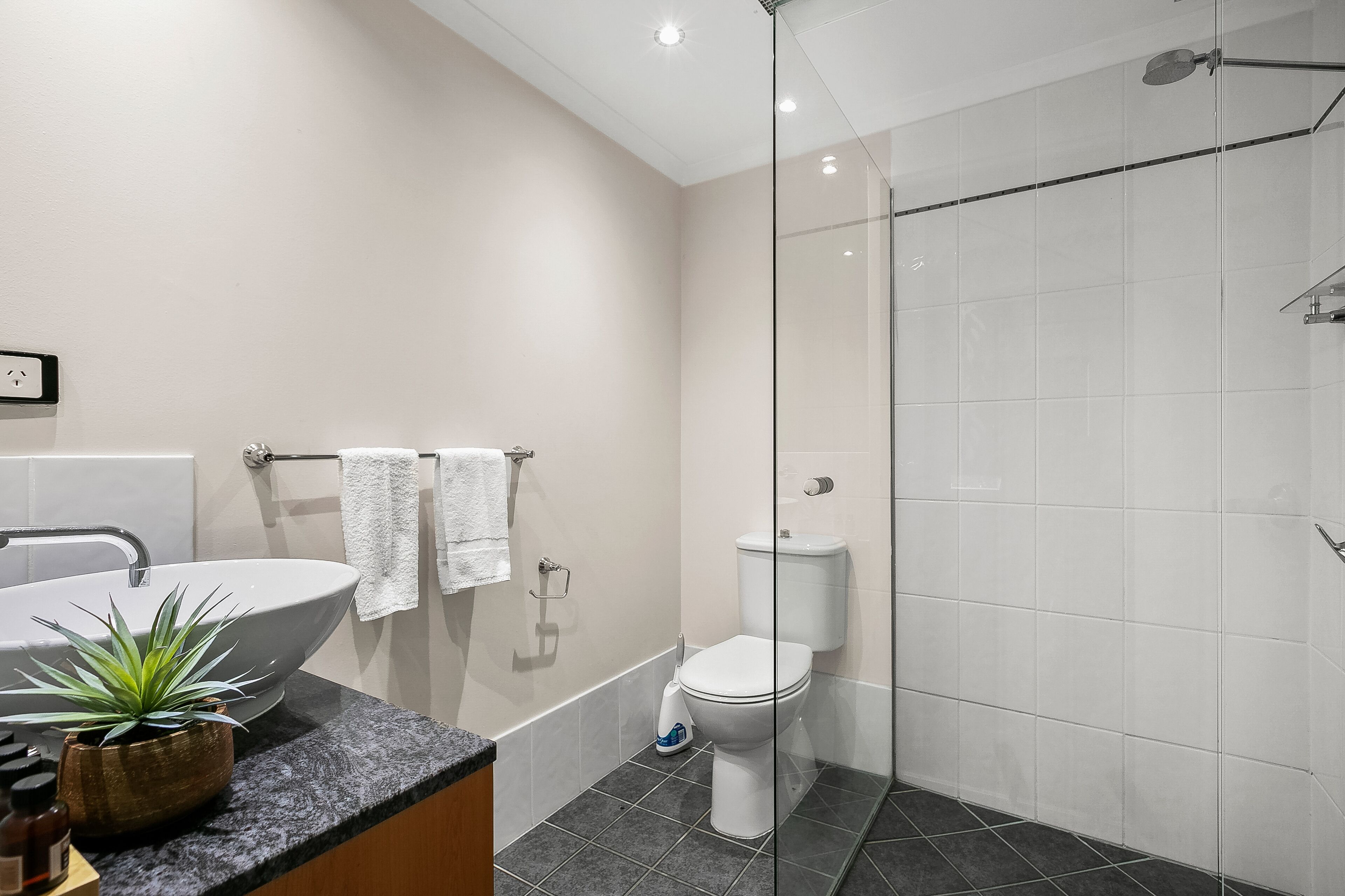 Poolside Alamanda Beachfront Resort 88