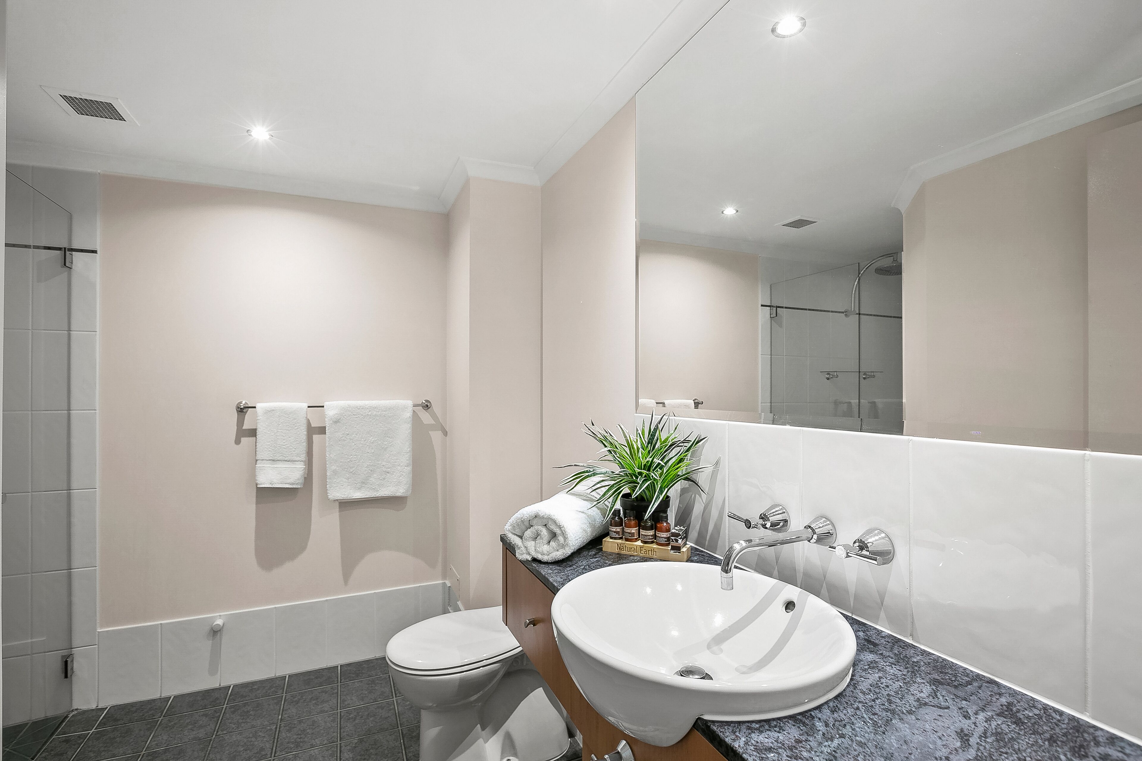 Poolside Alamanda Beachfront Resort 88