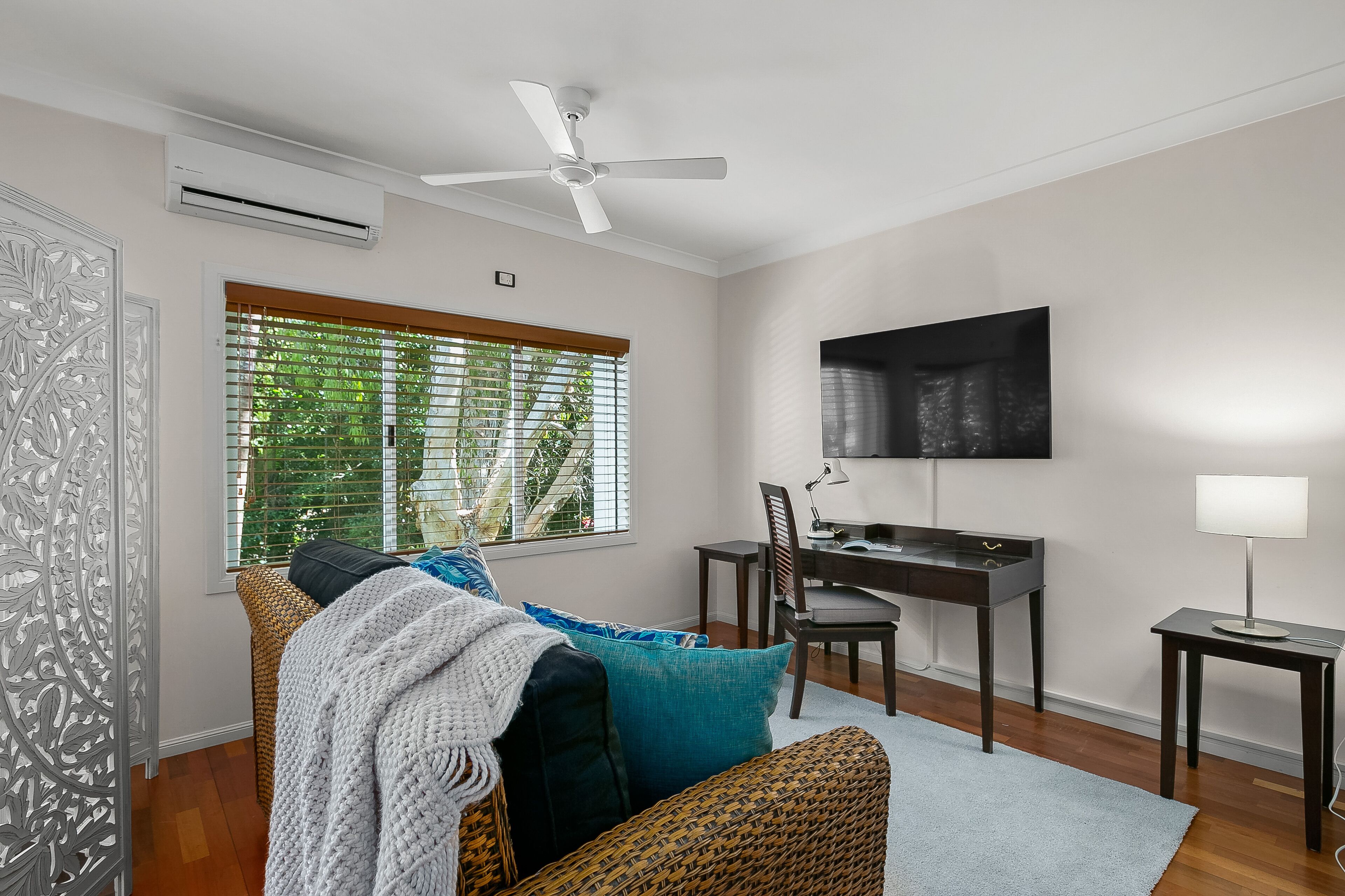 Poolside Alamanda Beachfront Resort 88