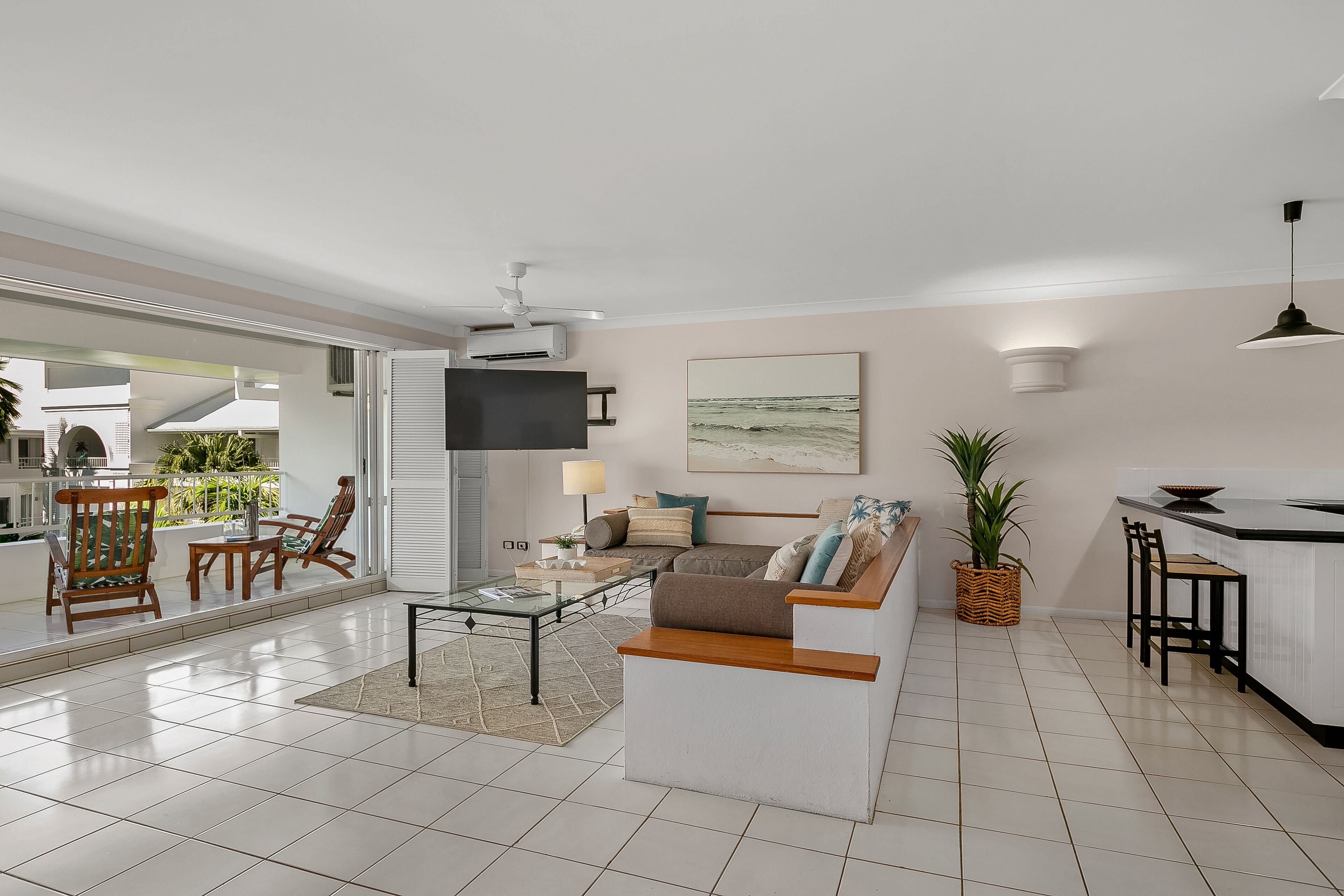 Poolside Alamanda Beachfront Resort 88