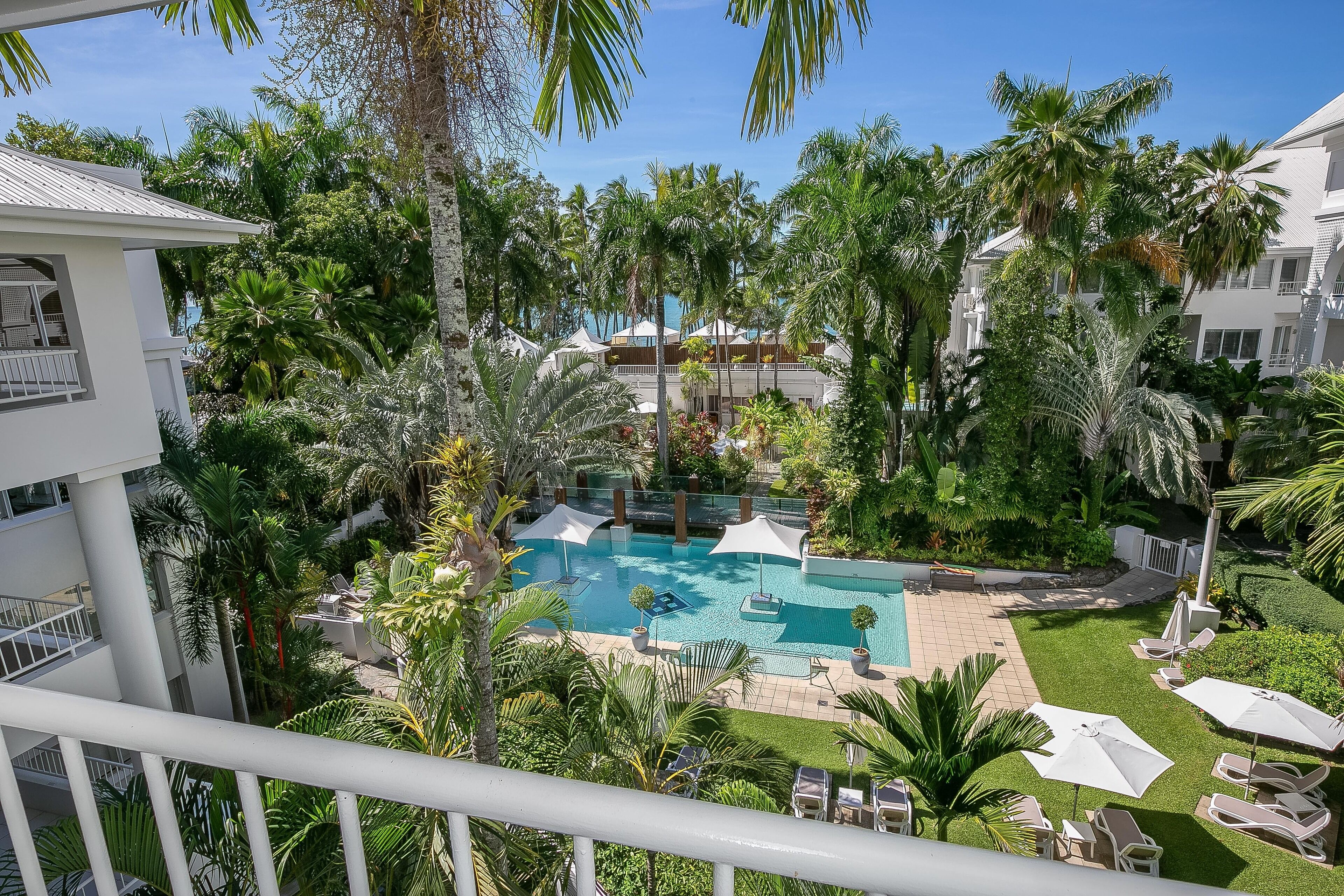 Poolside Alamanda Beachfront Resort 88