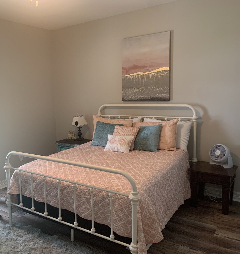 BEAUTIFUL LAKEFRONT HOME ON TOLEDO BEND WITH DOCK! HIGHSPEED WIFI