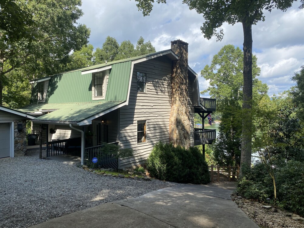 Exceptional Lake Front Property For all Seasons with Lake Nottely