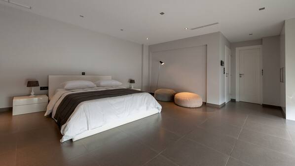 4 chambres, fer et planche à repasser, accès Internet, draps fournis