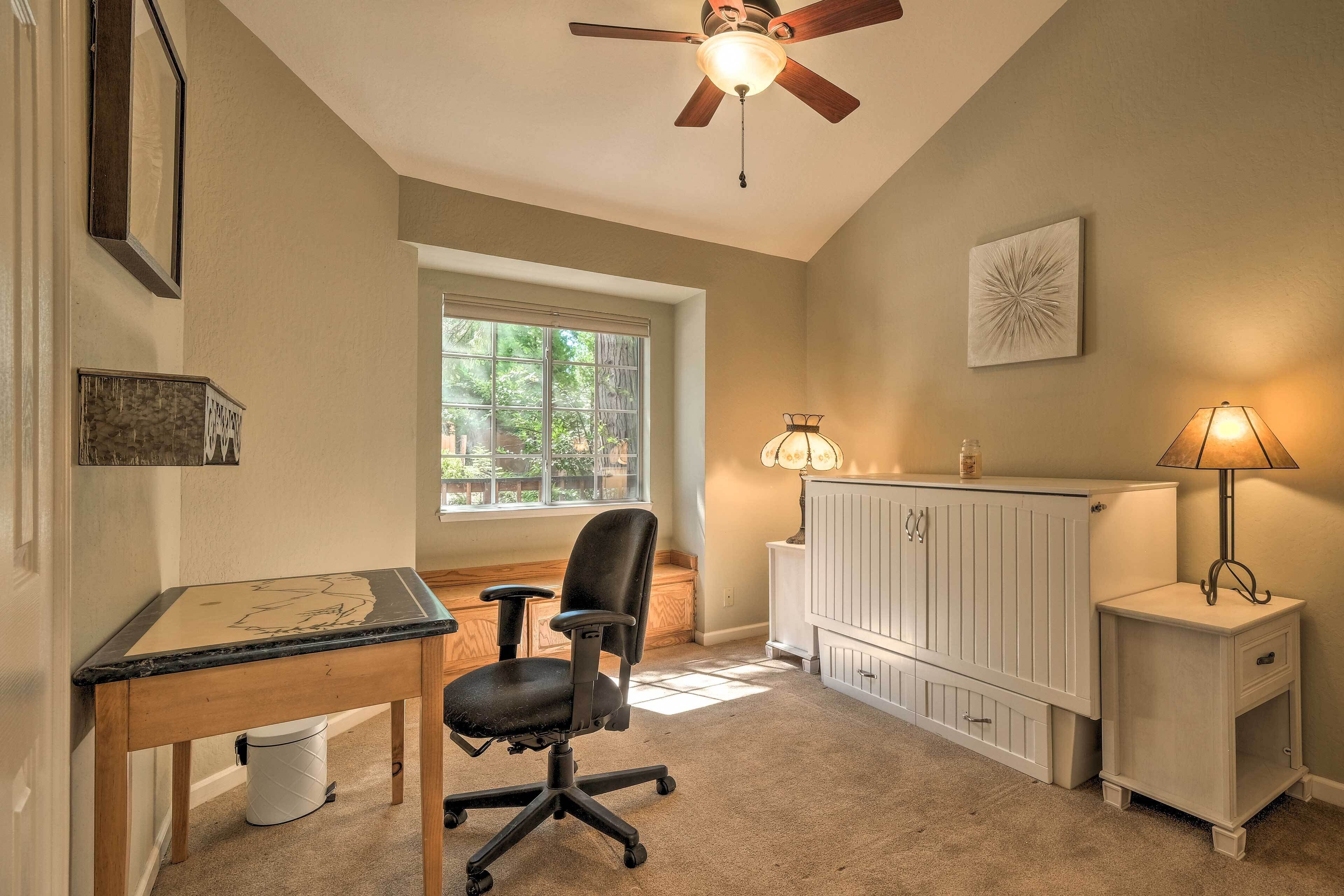 Pet-Friendly Modern Mountain Home w/ Deck, Hot Tub in Twain Harte, United States