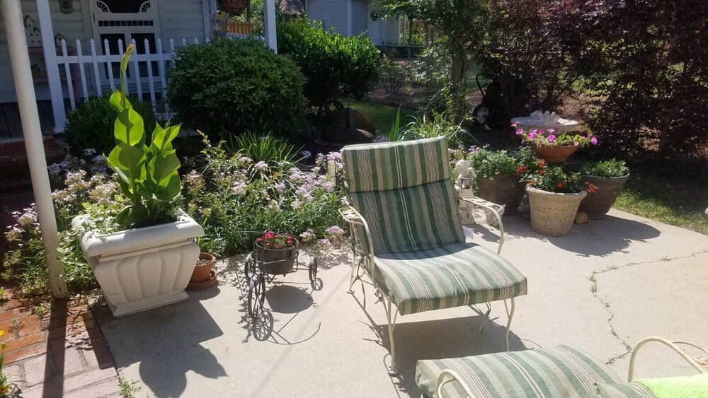 Rose’s Cottage is a Beautiful serene cottage nestled in the heart of