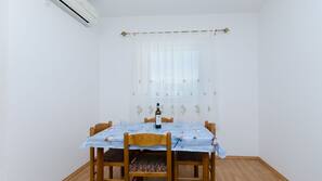 Fridge, cookware/dishes/utensils