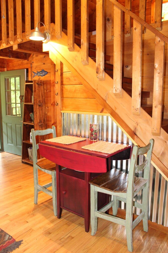 Hemlock Hideaway - Real Log Cabin in the Woods - Maggie Valley, NC