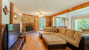 TV, DVD player, books, stereo