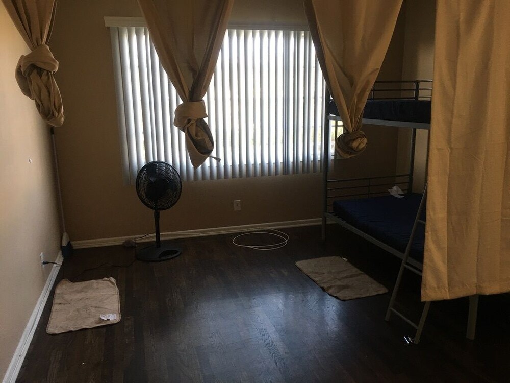Very spacious 1 bedroom sublet, Los Angeles Room Prices & Reviews
