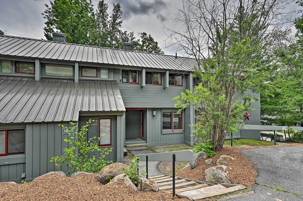 Village of Loon Mtn Condo w/ Fireplace & Balcony!