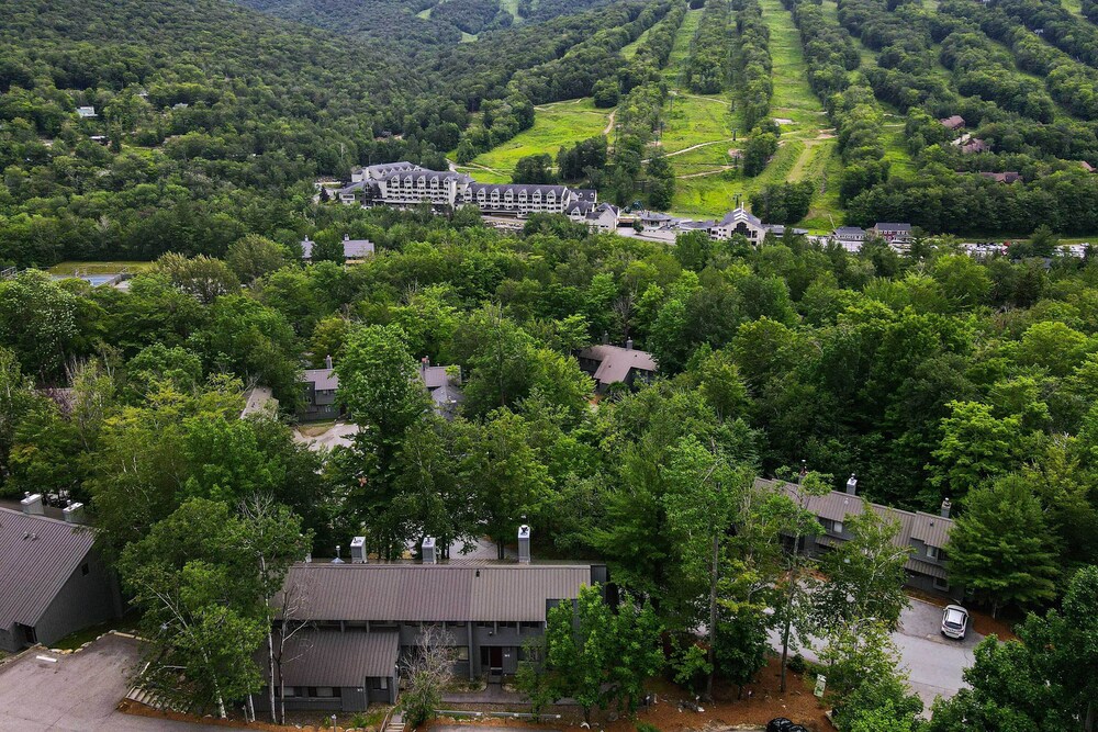 Village of Loon Mtn Condo w/ Fireplace & Balcony!