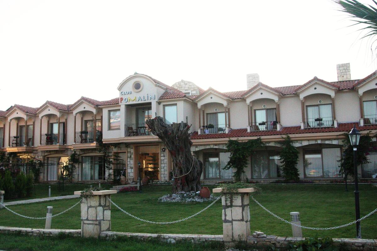 club pomalin 2021 room prices deals