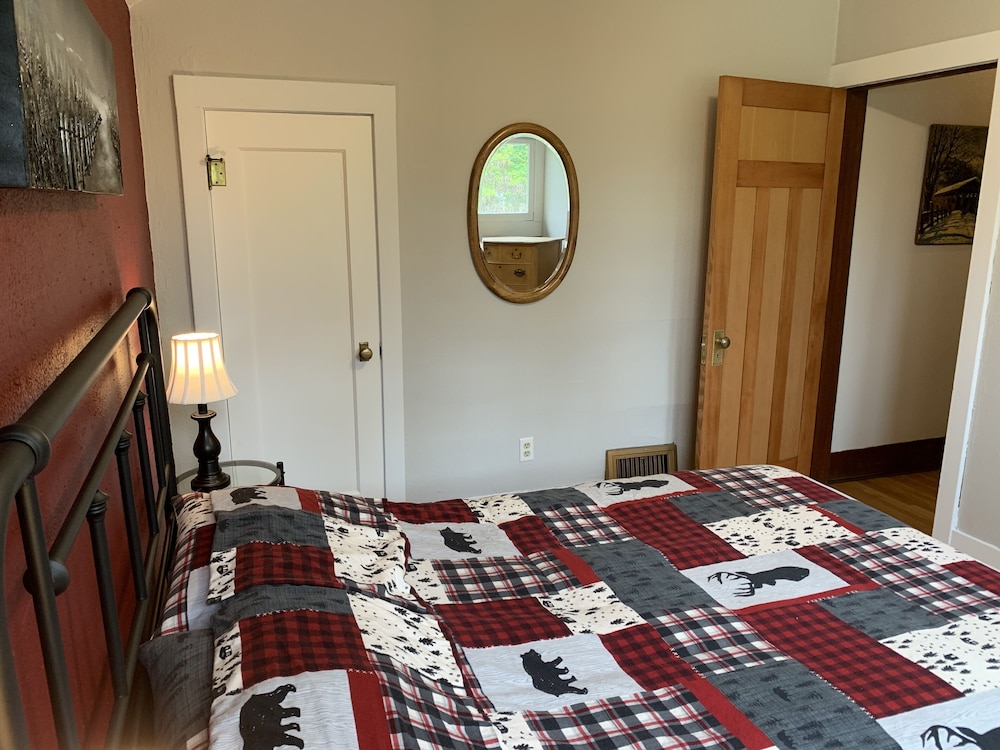 Centrally located for all your activities! Colville Vrbo