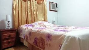 Minibar, iron/ironing board, WiFi, linens