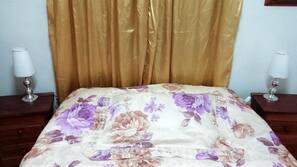 Minibar, iron/ironing board, WiFi, linens