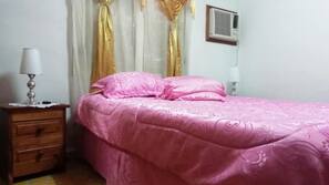 Minibar, iron/ironing board, WiFi, linens