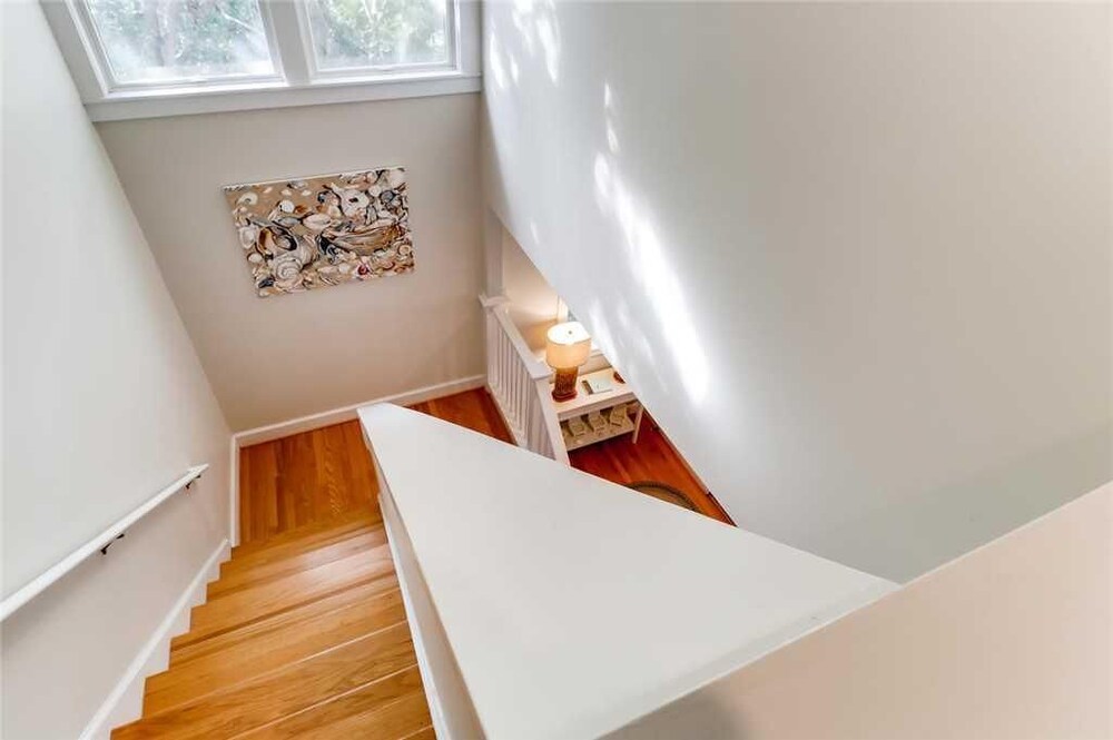 Watch the golfers play, quiet forest area, spacious home, BHI