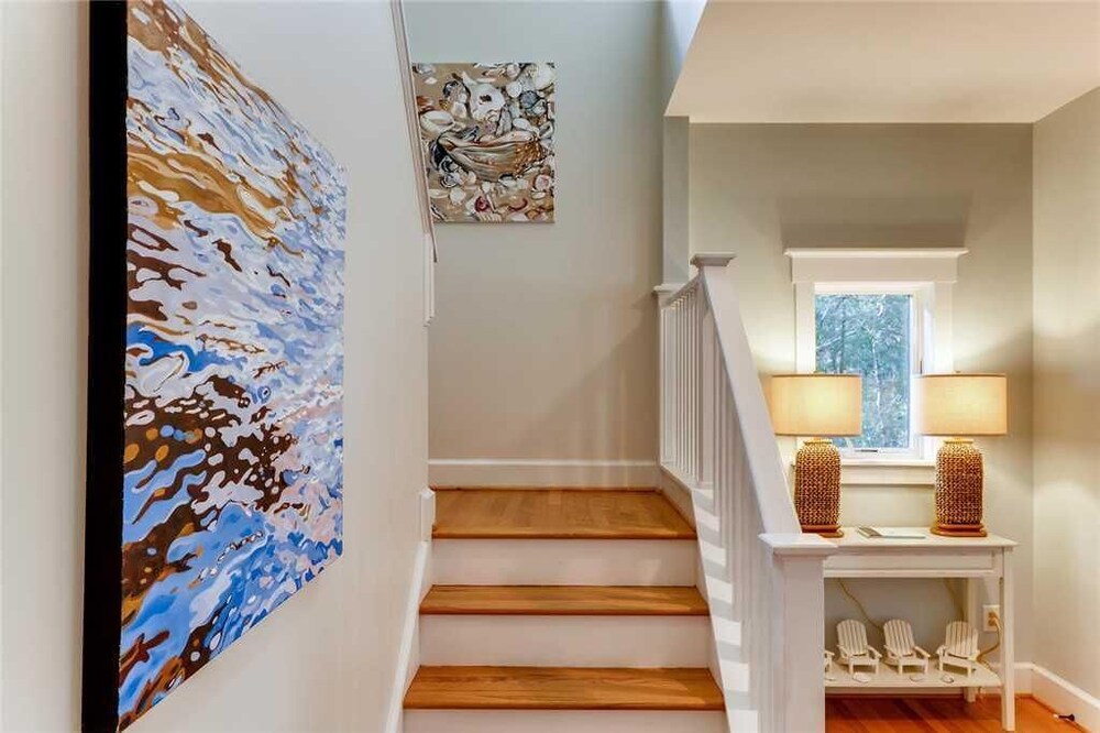 Watch the golfers play, quiet forest area, spacious home, BHI