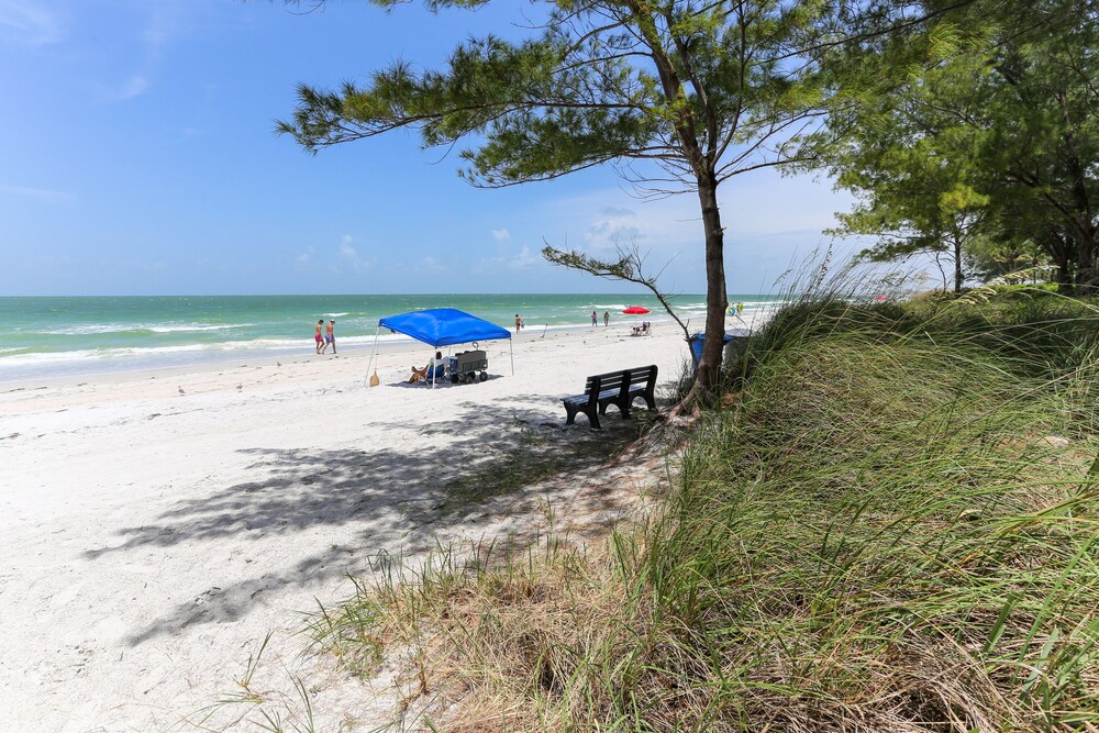 Beach Hugger 2 - Newly remodeled, charming beach front bungalow!