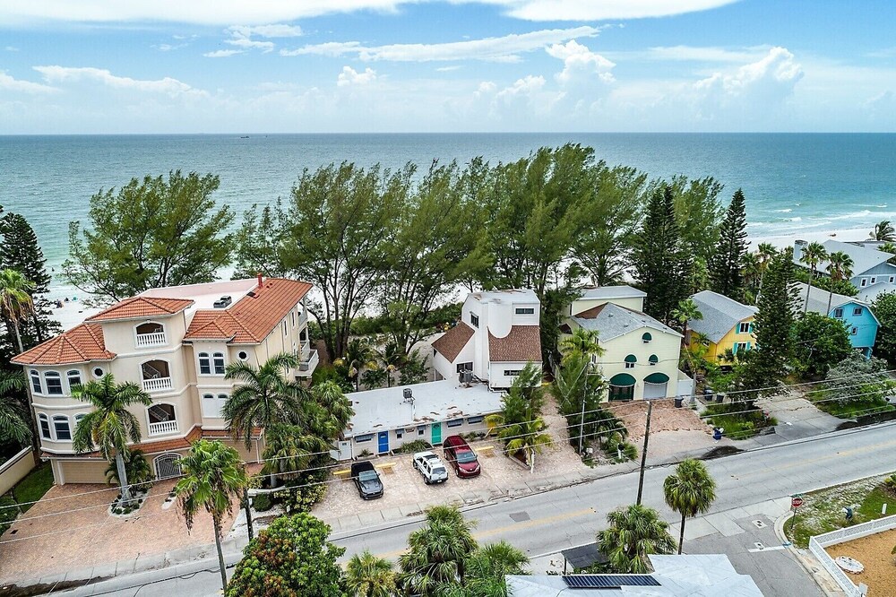 Beach Hugger 2 - Newly remodeled, charming beach front bungalow!