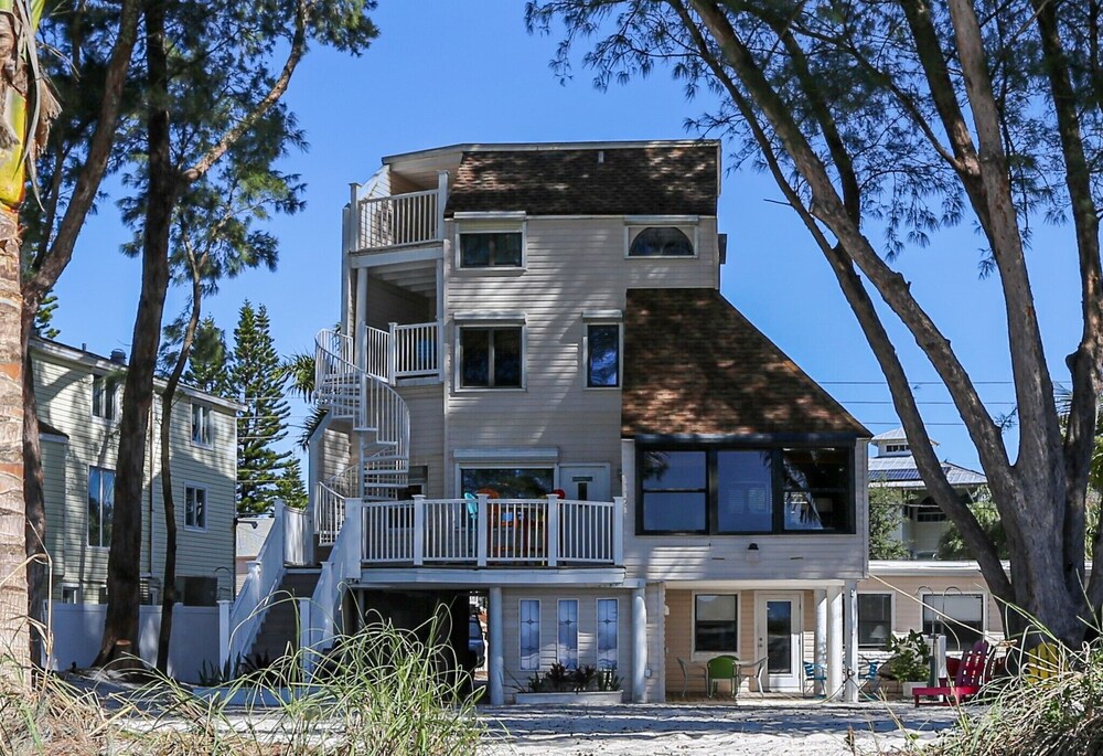 Beach Hugger 2 - Newly remodeled, charming beach front bungalow!