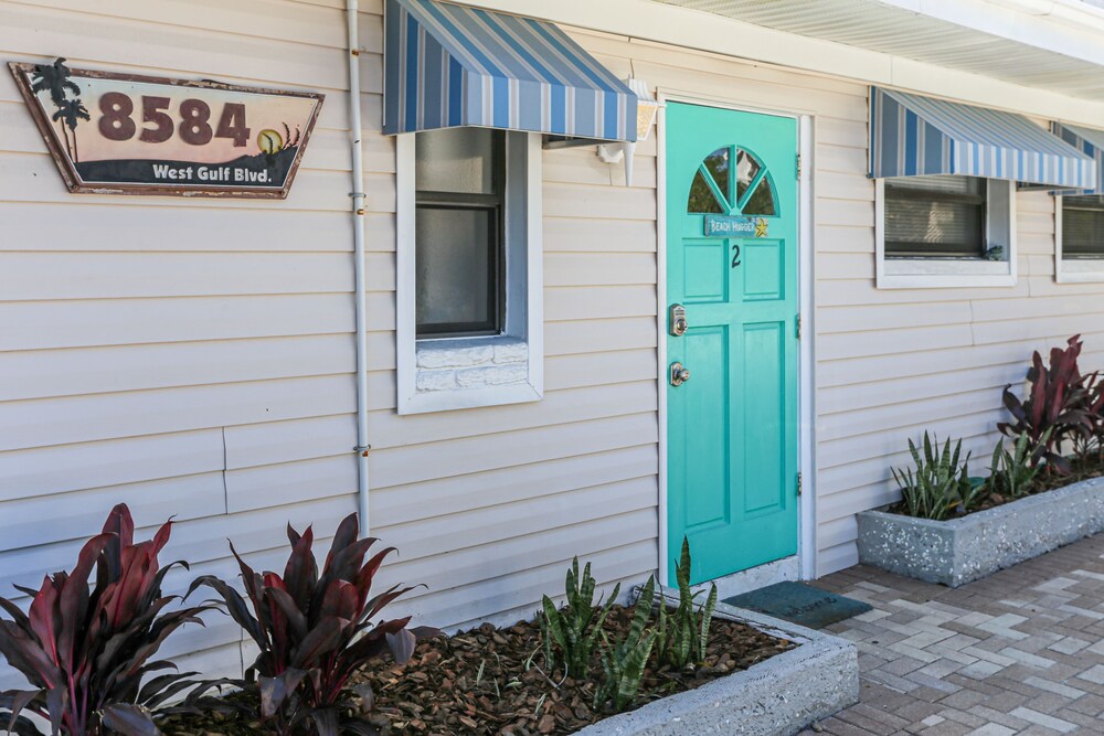 Beach Hugger 2 - Newly remodeled, charming beach front bungalow!