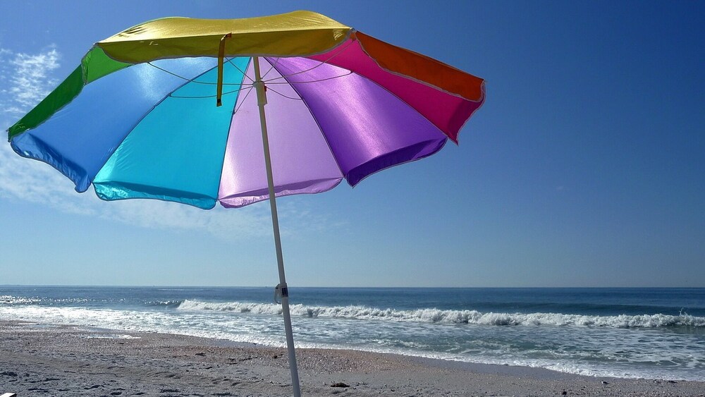 Beach Hugger 2 - Newly remodeled, charming beach front bungalow!