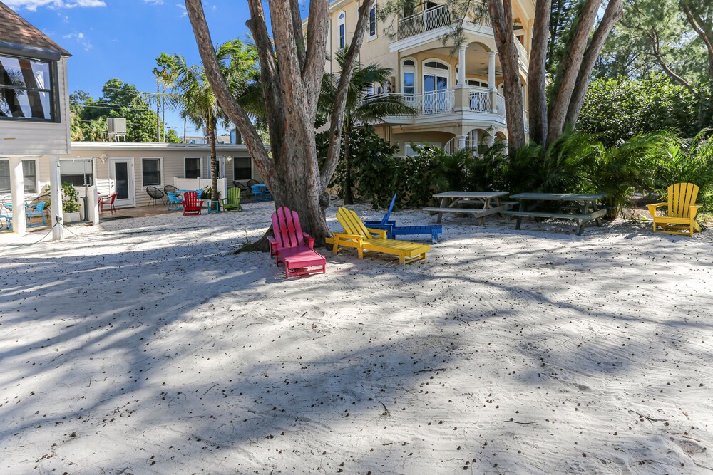 Beach Hugger 2 - Newly remodeled, charming beach front bungalow!