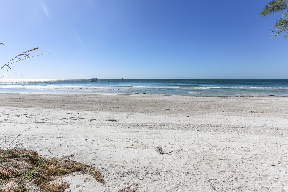 Beach Hugger 2 - Newly remodeled, charming beach front bungalow!