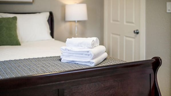 3 bedrooms, iron/ironing board, bed sheets