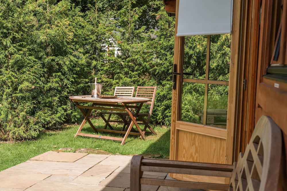 Charming 1-bed Lodge, Wood-burning Hot Tub
