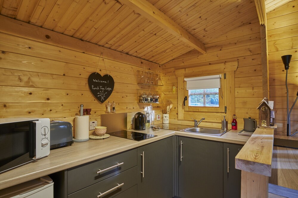 Charming 1-bed Lodge, Wood-burning Hot Tub