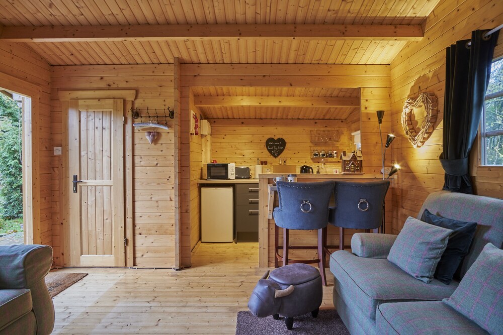 Charming 1-bed Lodge, Wood-burning Hot Tub