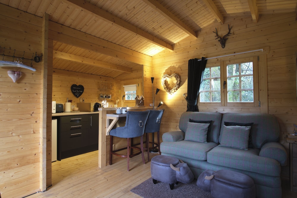 Charming 1-bed Lodge, Wood-burning Hot Tub