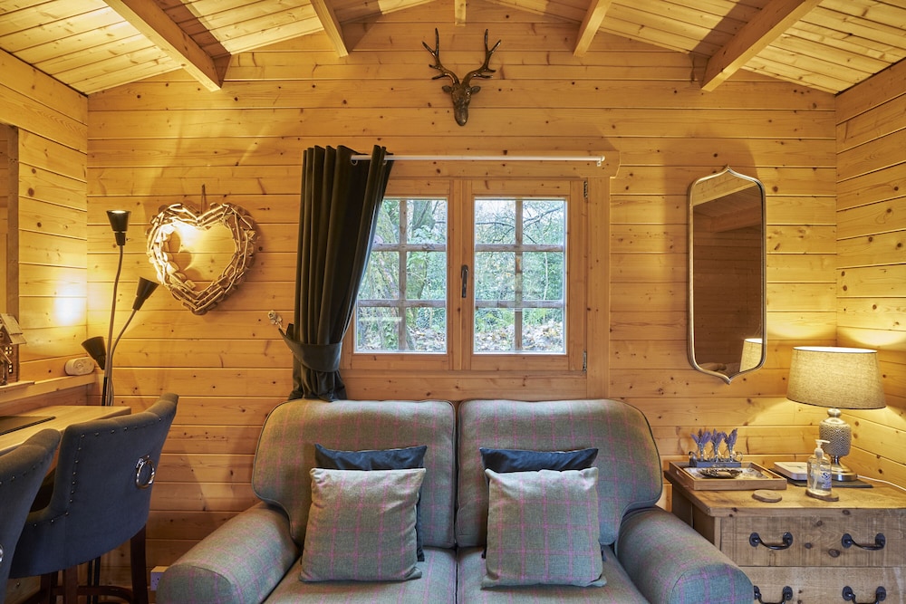 Charming 1-bed Lodge, Wood-burning Hot Tub