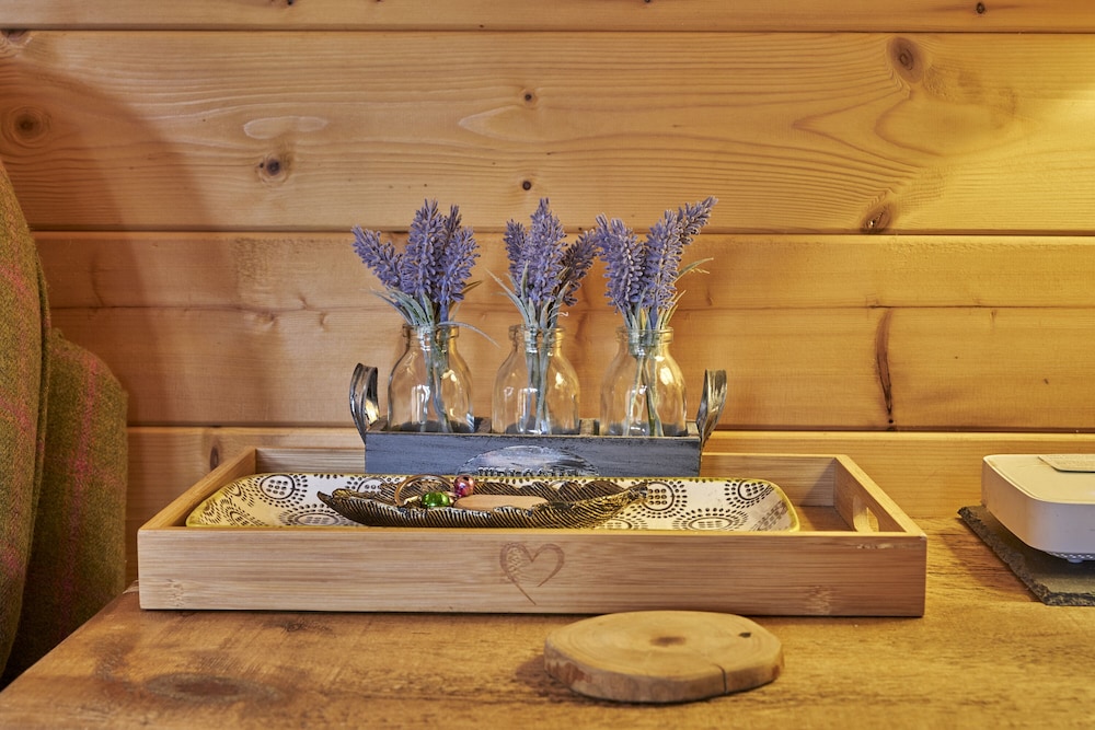 Charming 1-bed Lodge, Wood-burning Hot Tub