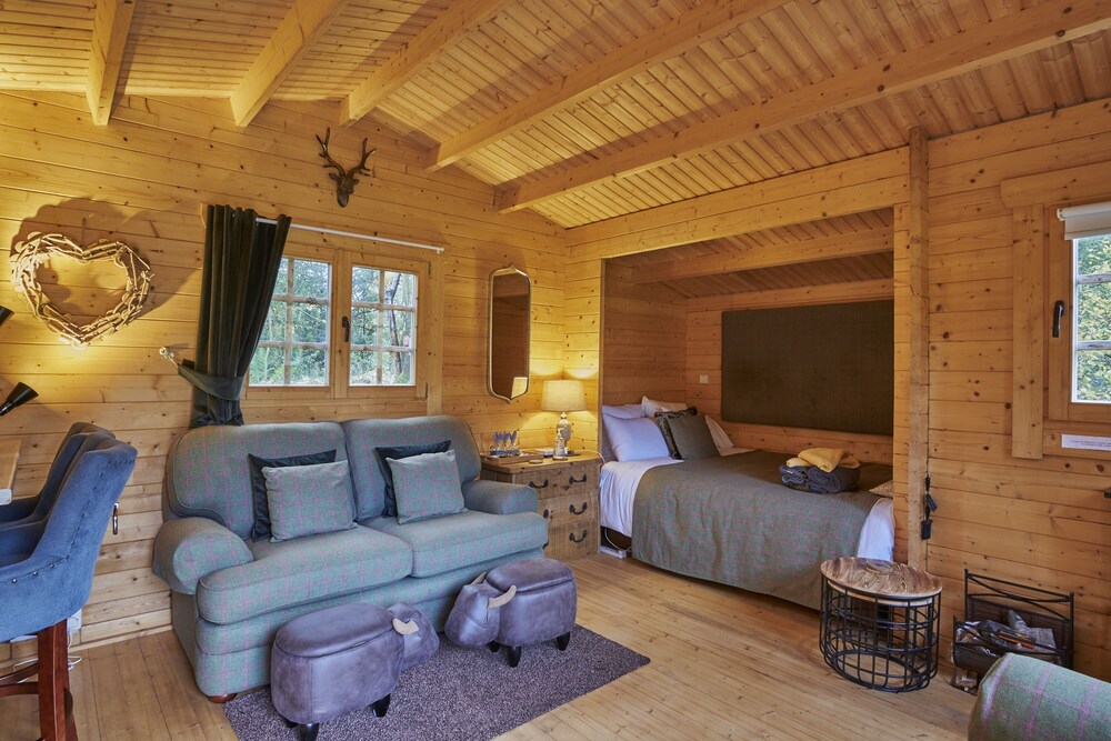 Charming 1-bed Lodge, Wood-burning Hot Tub