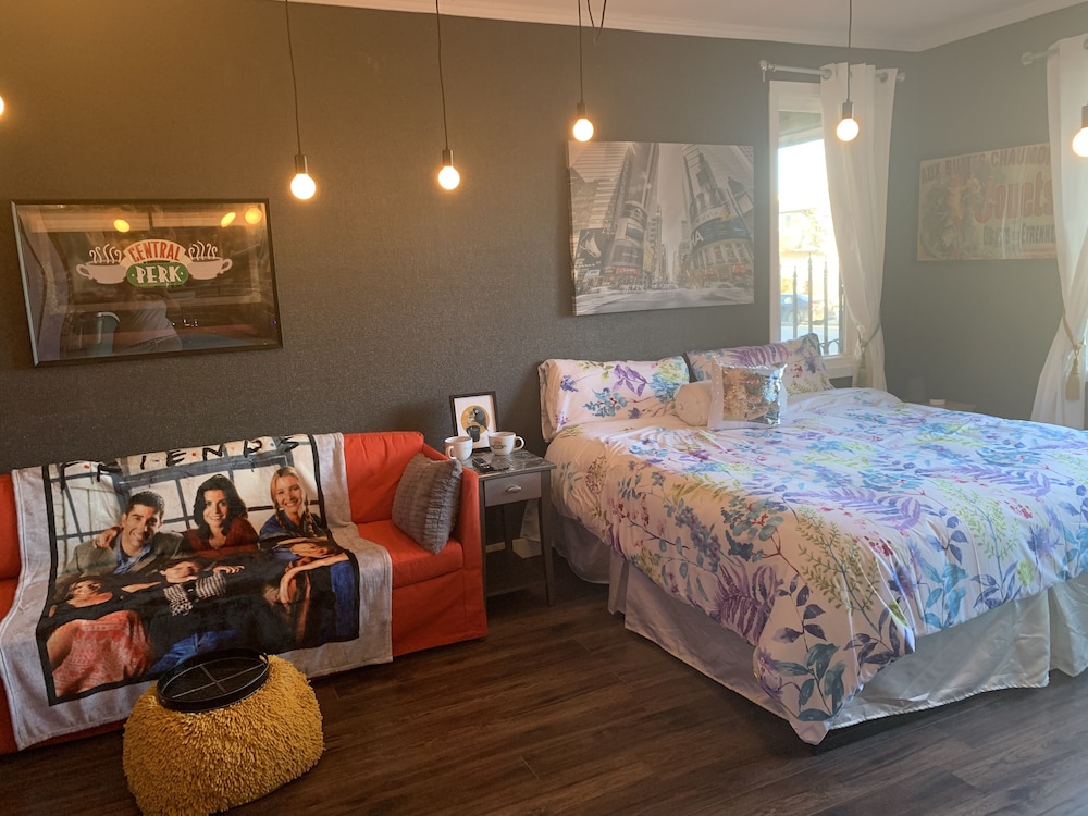 Love Friends? Monica , Rachel and now yours ! Lethbridge Vrbo