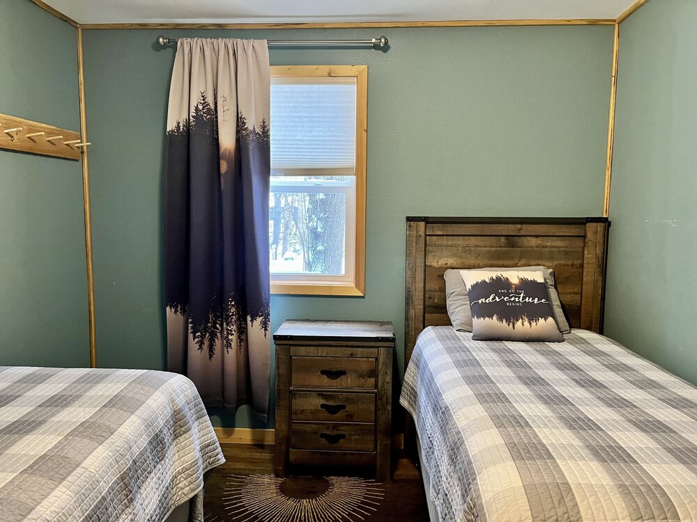 Lake of the Woods Cabin & Shed with Marina Slip Deals & Reviews