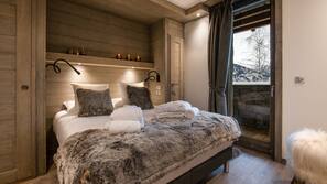 4 chambres, coffre-forts dans les chambres, fer et planche à repasser