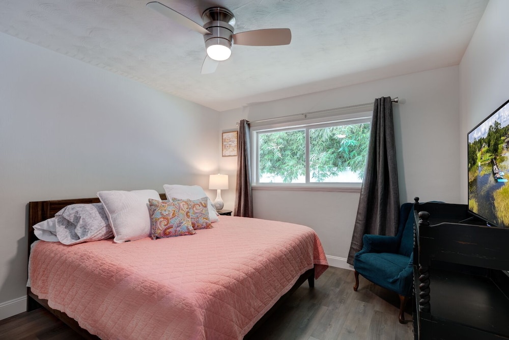 Lake Cottage Minutes from Downtown Mount Dora! Tangerine Vrbo